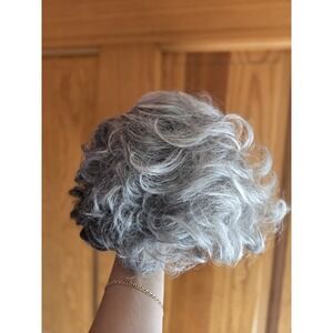 Tony Of Beverly Elura Blend Wig Petite Fina Short Grey Ombre Wavy 56F51F44 NIB